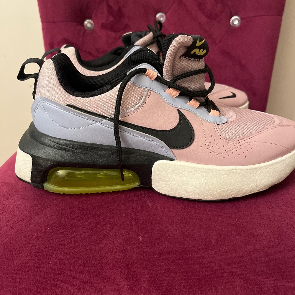 Womens Nike Verona